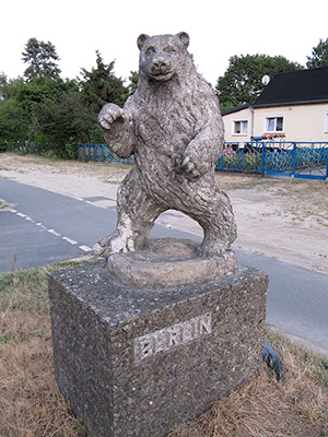 Berliner Bär an der Heerstraße in Spandau