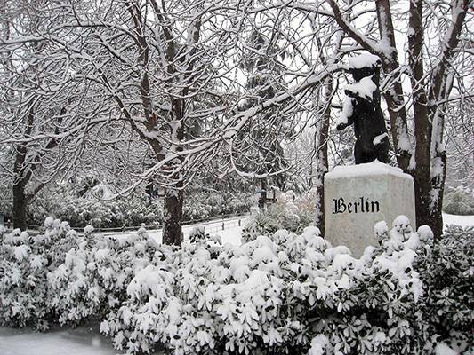 Parque de Berlín ("Berlin Park") in Madrid (Spain) after a snowfall