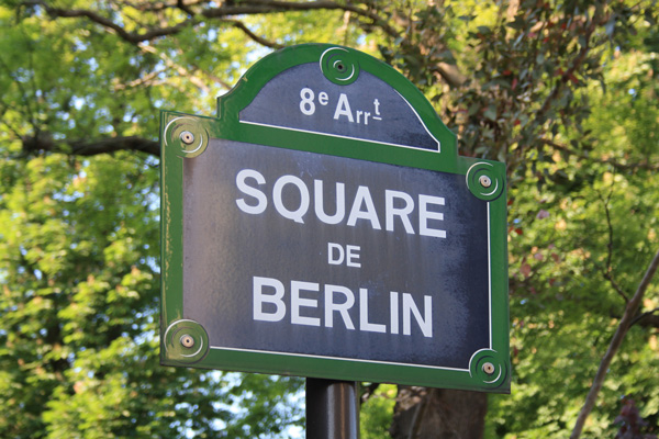 Square de Berlin. Monument commemorating the fall of the Berlin Wall on November, the 9th 1989