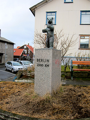 Berlin bear statue - Reykjavik